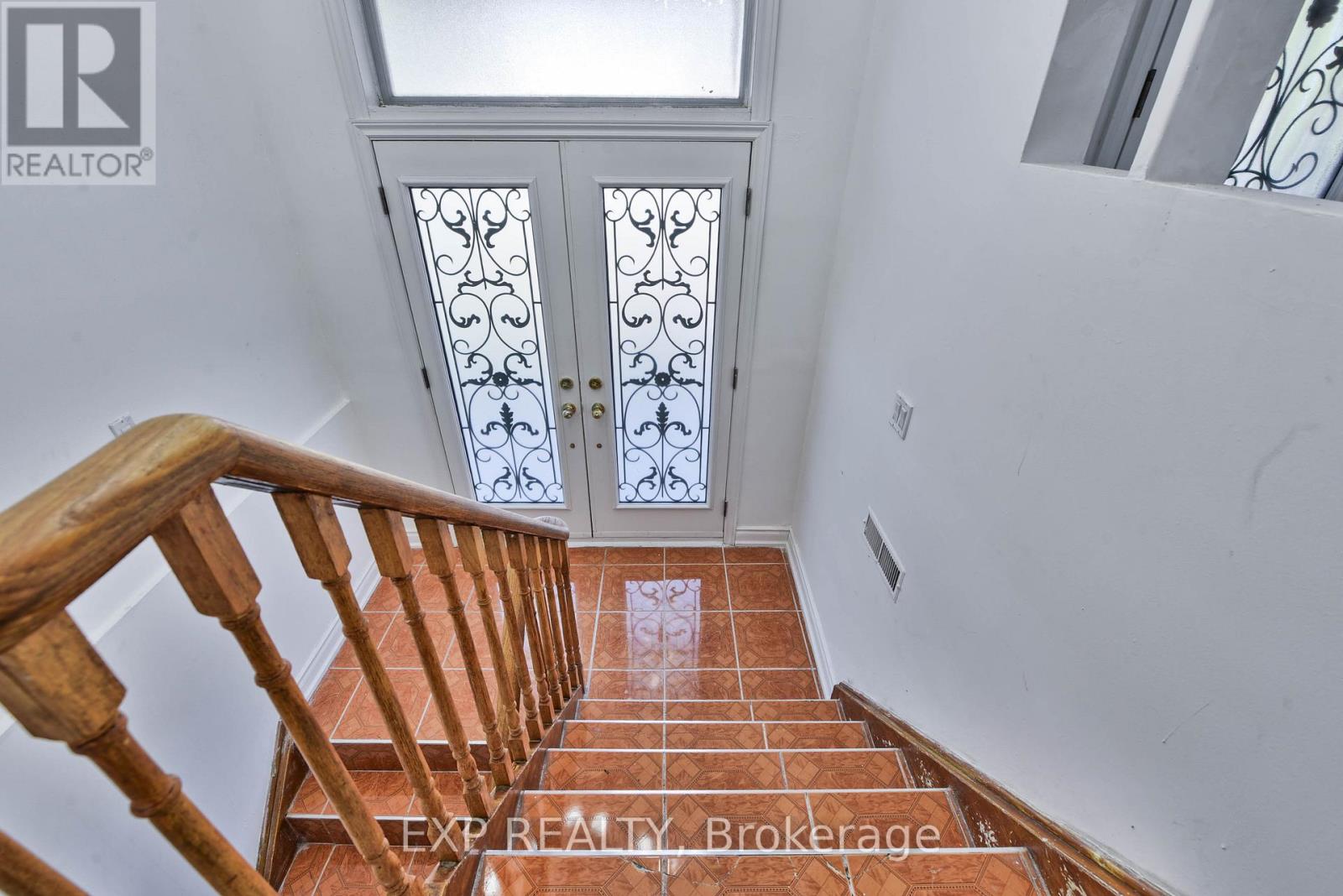 Photo 5 of 7292 Redfox Road, Mississauga ON