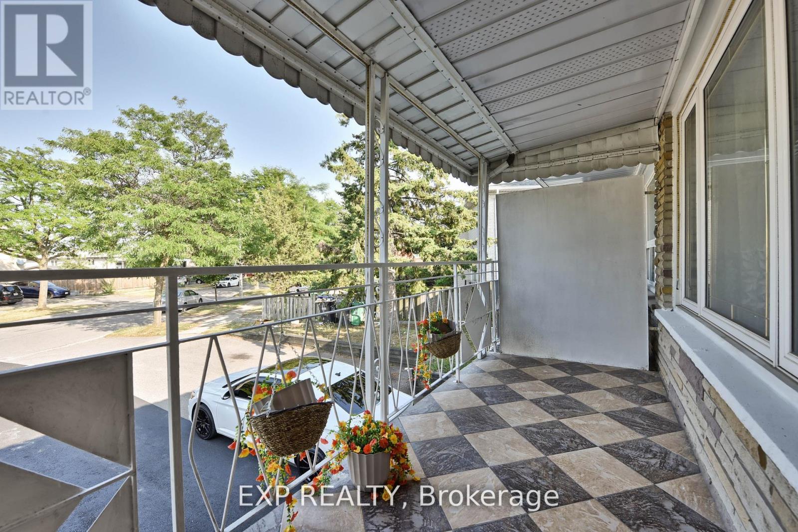 Photo 3 of 7292 Redfox Road, Mississauga ON