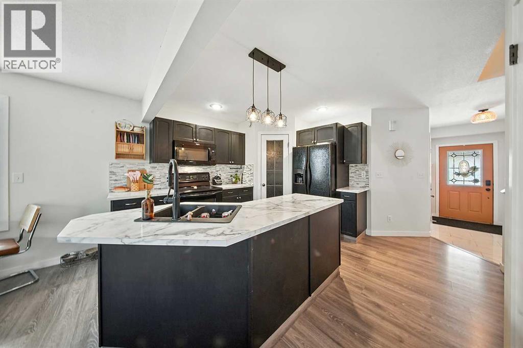 Photo 14 of 4628 45 Street, Sylvan Lake AB