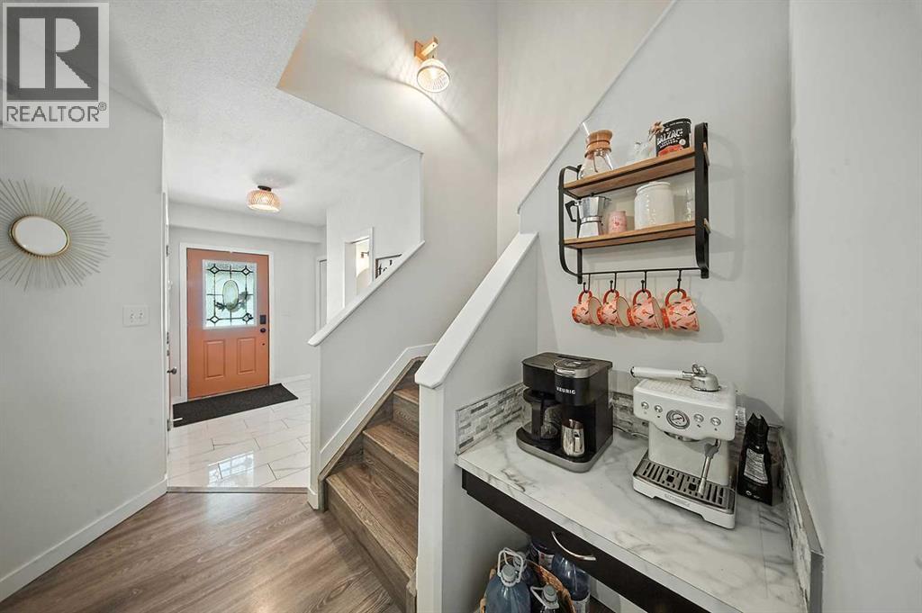 Photo 3 of 4628 45 Street, Sylvan Lake AB