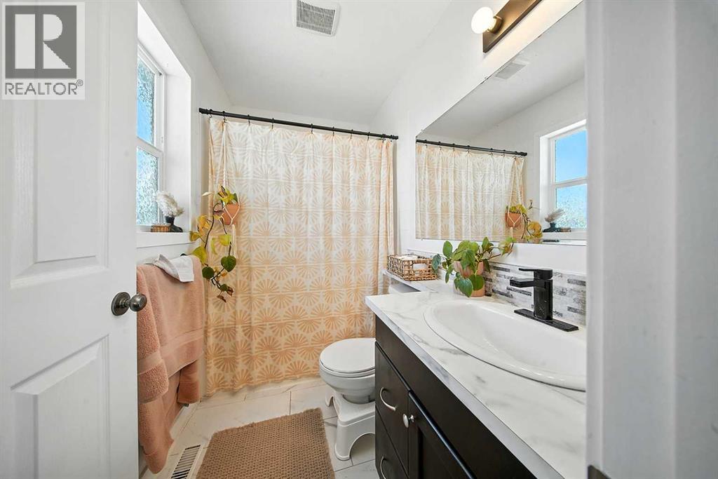 Photo 17 of 4628 45 Street, Sylvan Lake AB