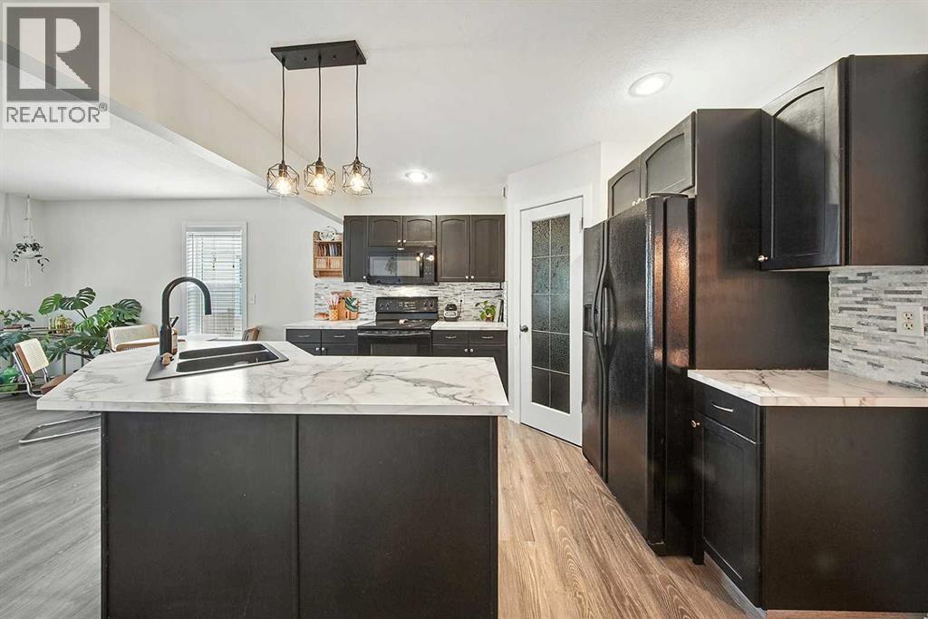 Photo 7 of 4628 45 Street, Sylvan Lake AB