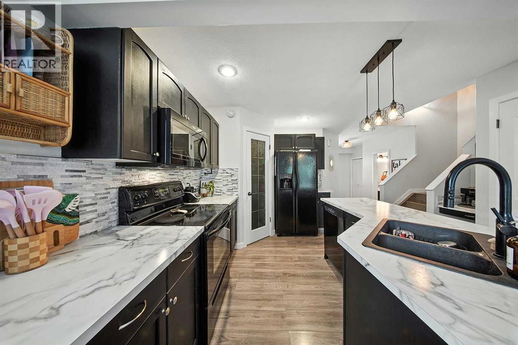 Photo 4 of 4628 45 Street, Sylvan Lake AB
