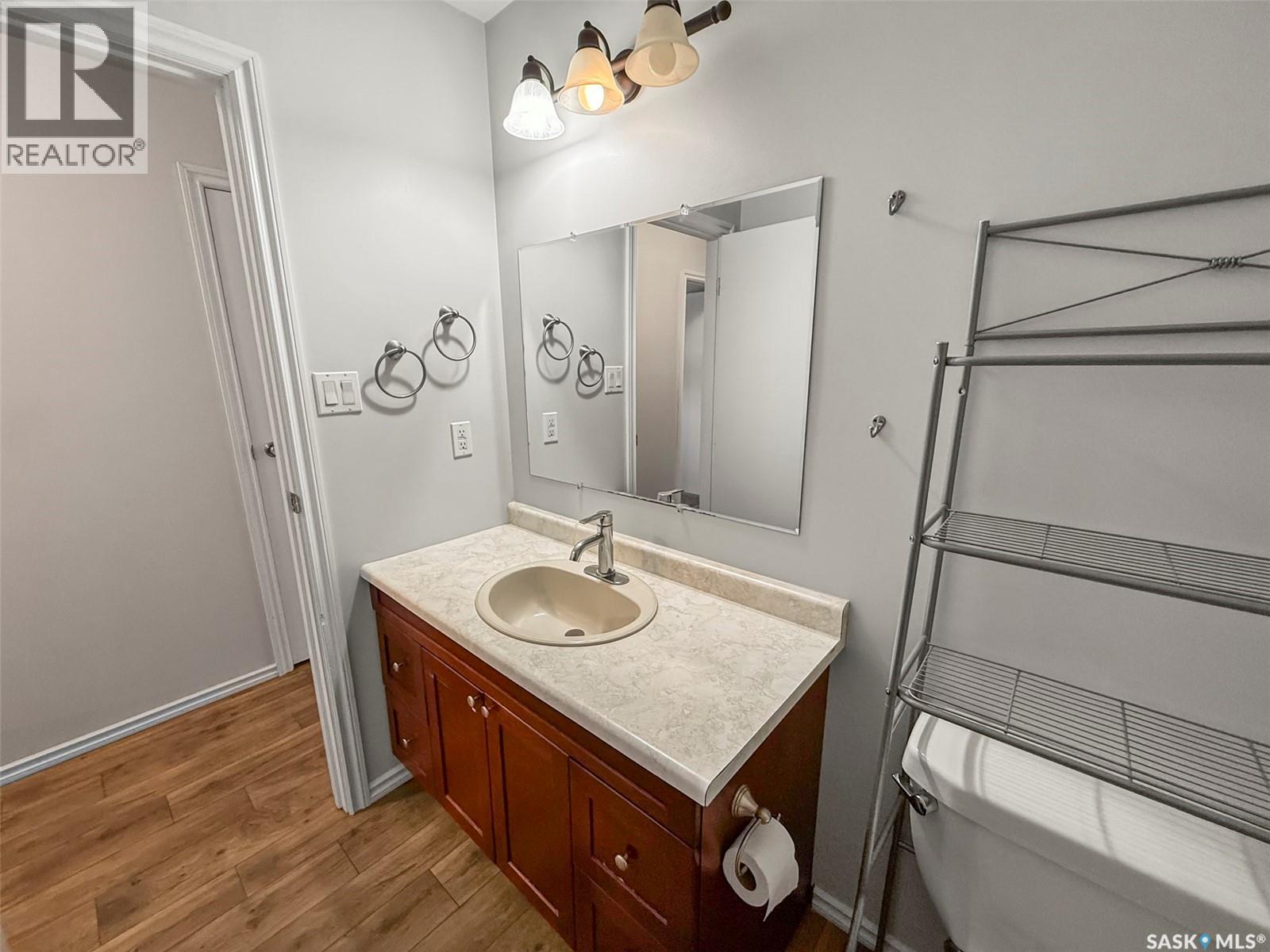 Photo 15 of 153 5th Avenue Ne, Swift Current SK