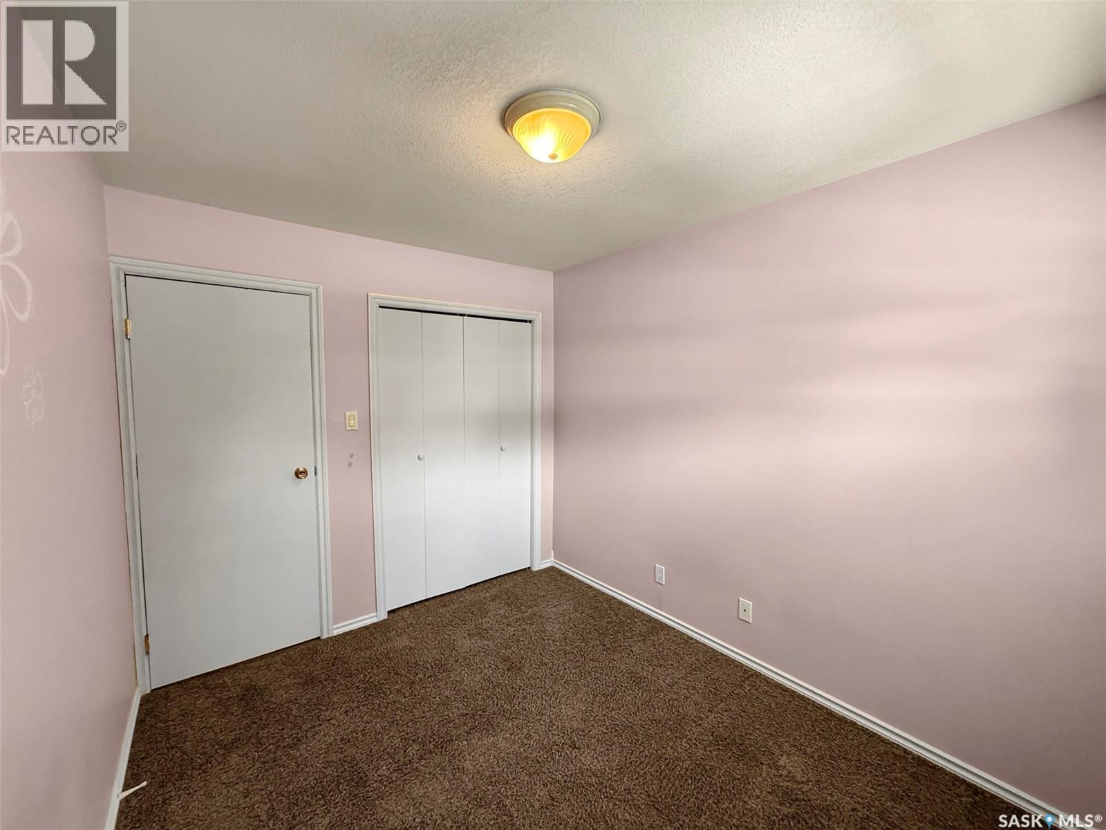 Photo 14 of 153 5th Avenue Ne, Swift Current SK