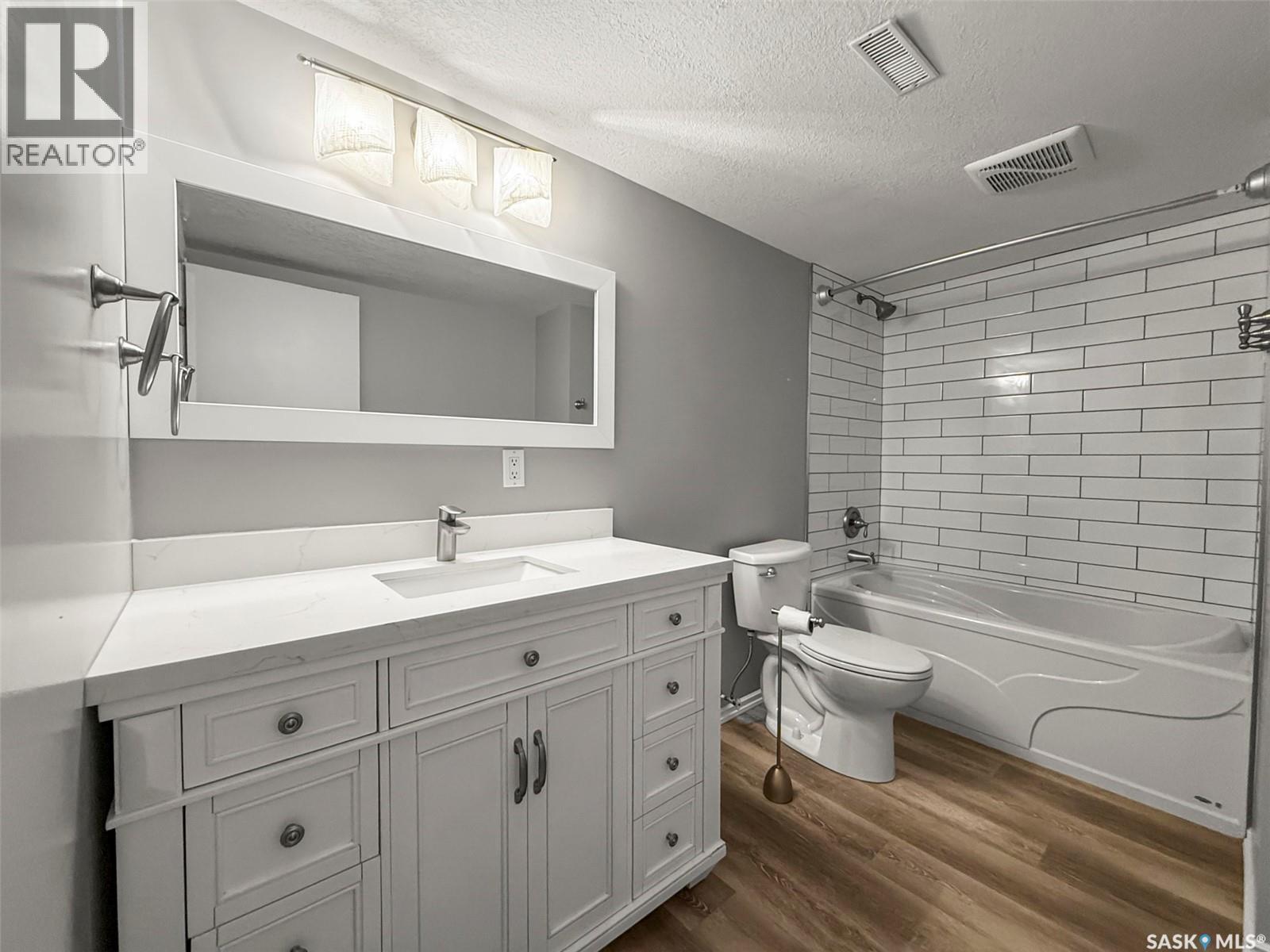 Photo 21 of 153 5th Avenue Ne, Swift Current SK