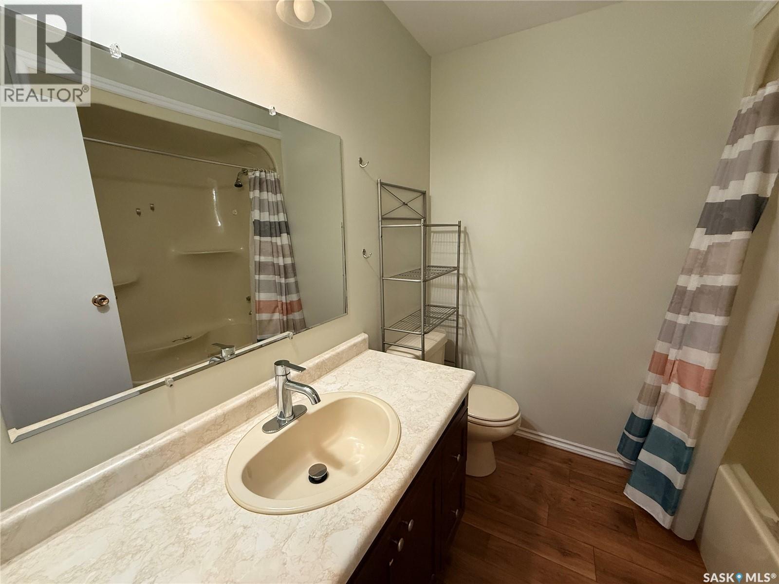 Photo 16 of 153 5th Avenue Ne, Swift Current SK