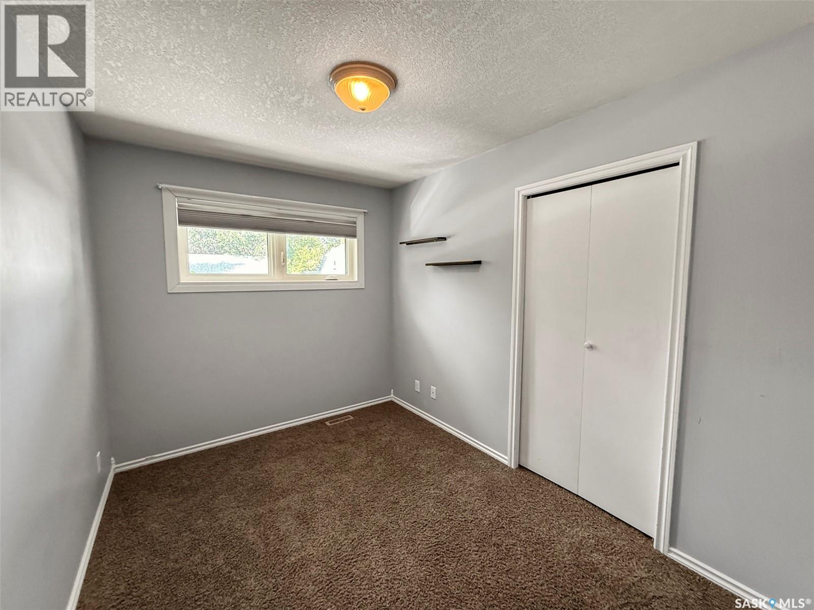 Photo 17 of 153 5th Avenue Ne, Swift Current SK