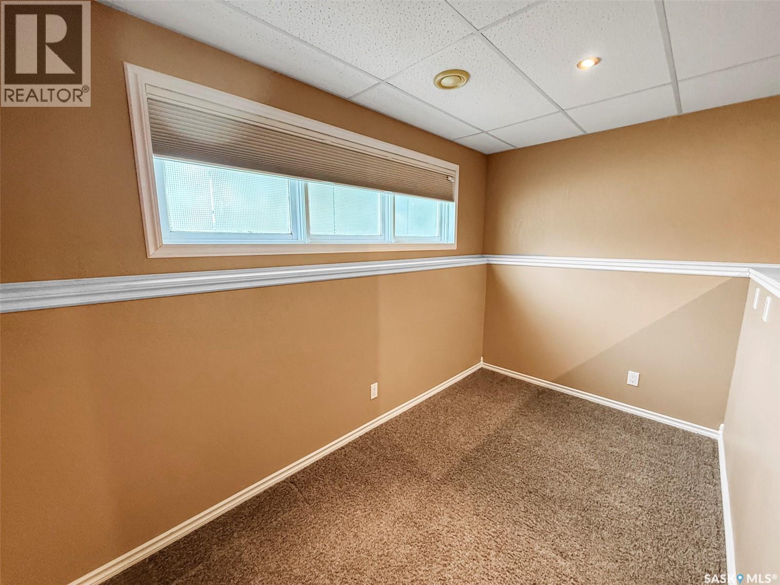 Photo 18 of 153 5th Avenue Ne, Swift Current SK