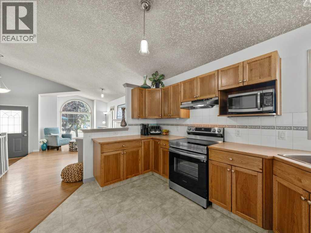 Photo 7 of 155 West Lakeview Passage, Chestermere AB