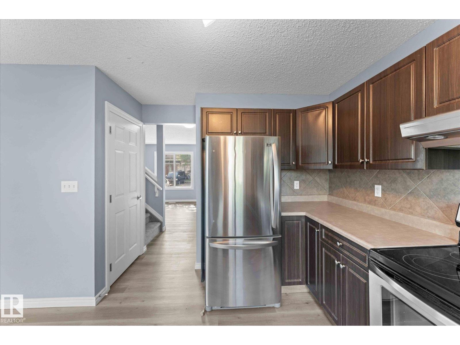 Photo 12 of 40 1404 Hermitage Rd Nw, Edmonton AB