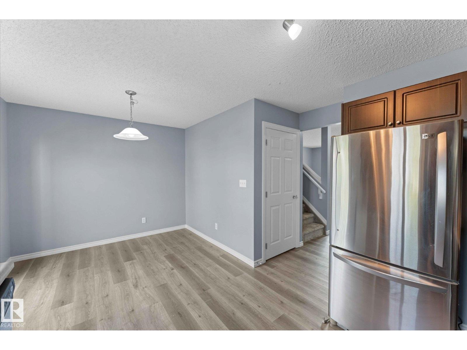 Photo 13 of 40 1404 Hermitage Rd Nw, Edmonton AB