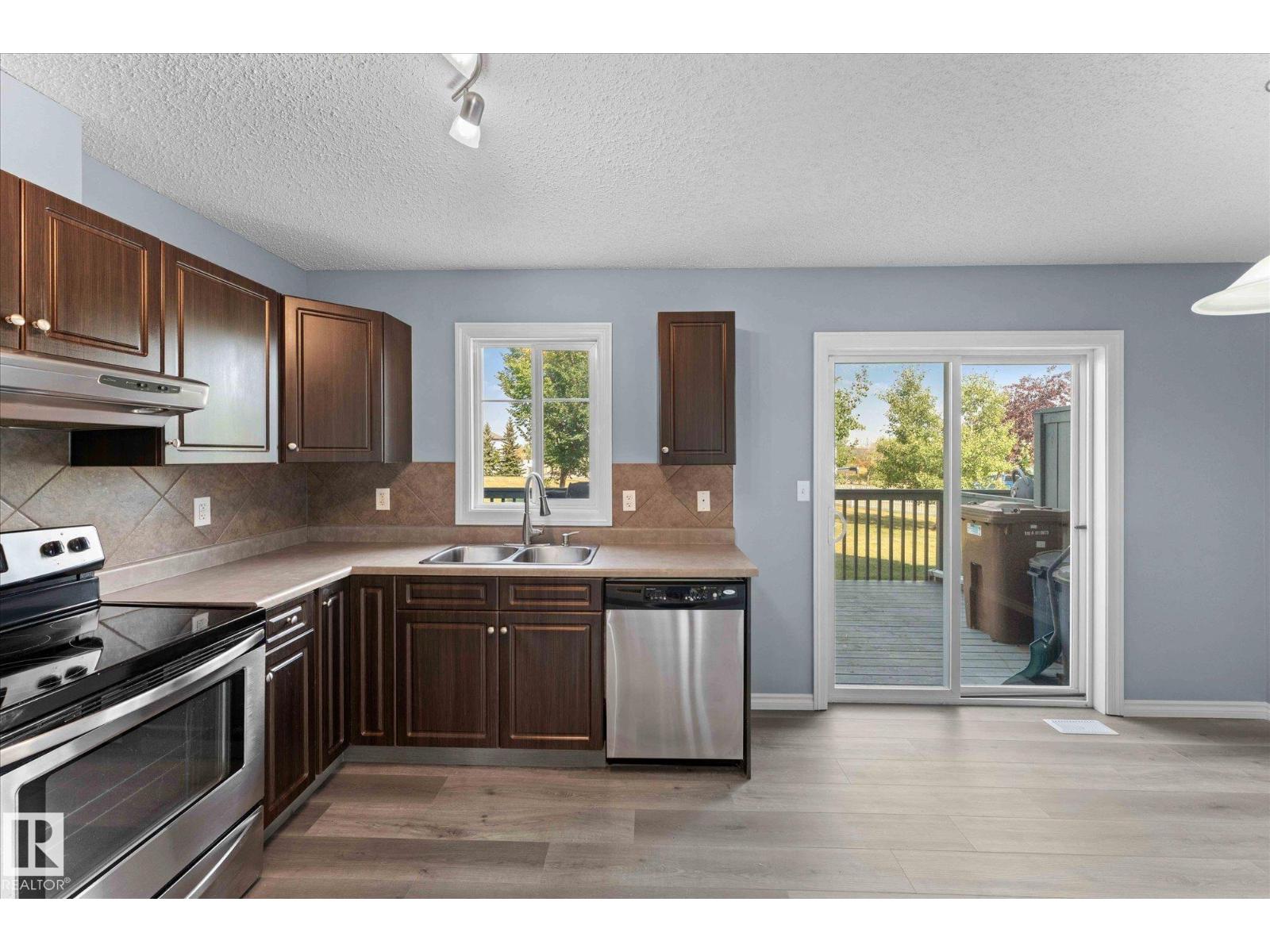 Photo 14 of 40 1404 Hermitage Rd Nw, Edmonton AB