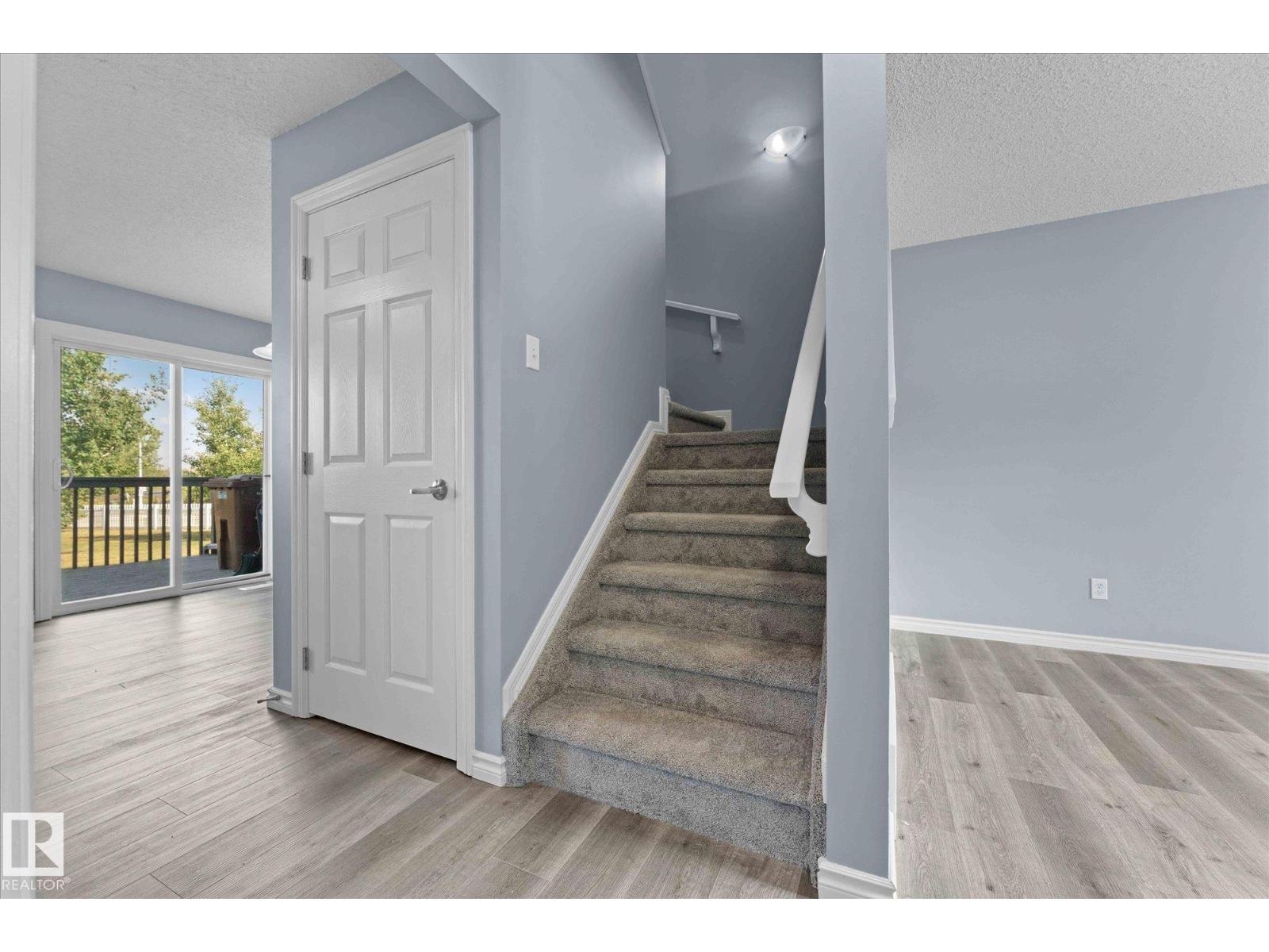 Photo 17 of 40 1404 Hermitage Rd Nw, Edmonton AB