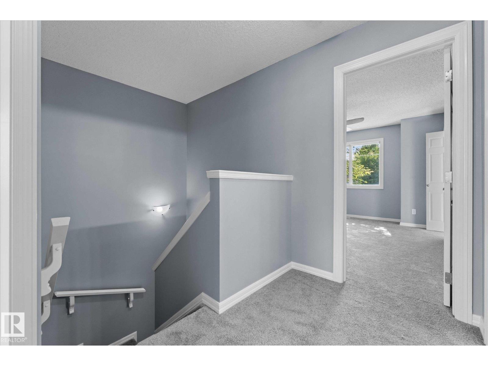 Photo 18 of 40 1404 Hermitage Rd Nw, Edmonton AB