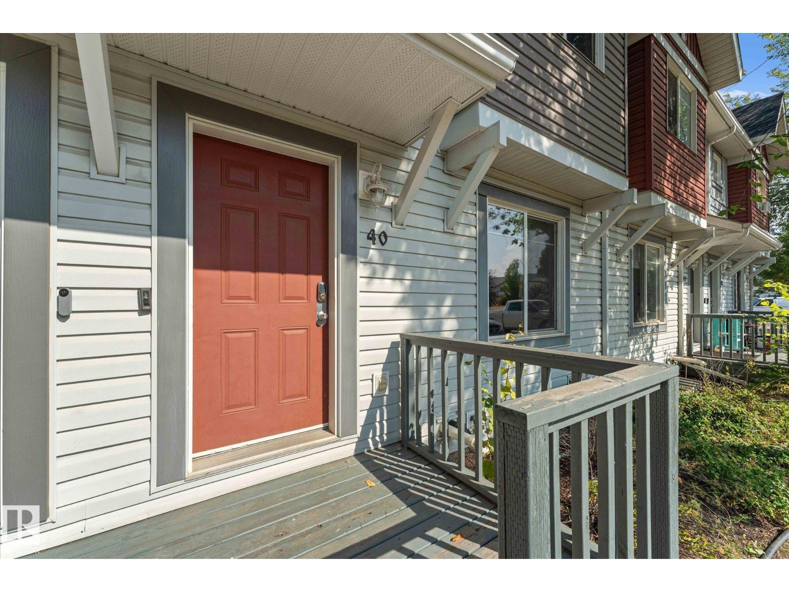 Photo 2 of 40 1404 Hermitage Rd Nw, Edmonton AB