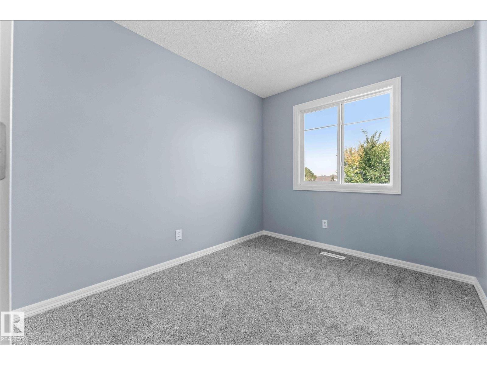 Photo 24 of 40 1404 Hermitage Rd Nw, Edmonton AB