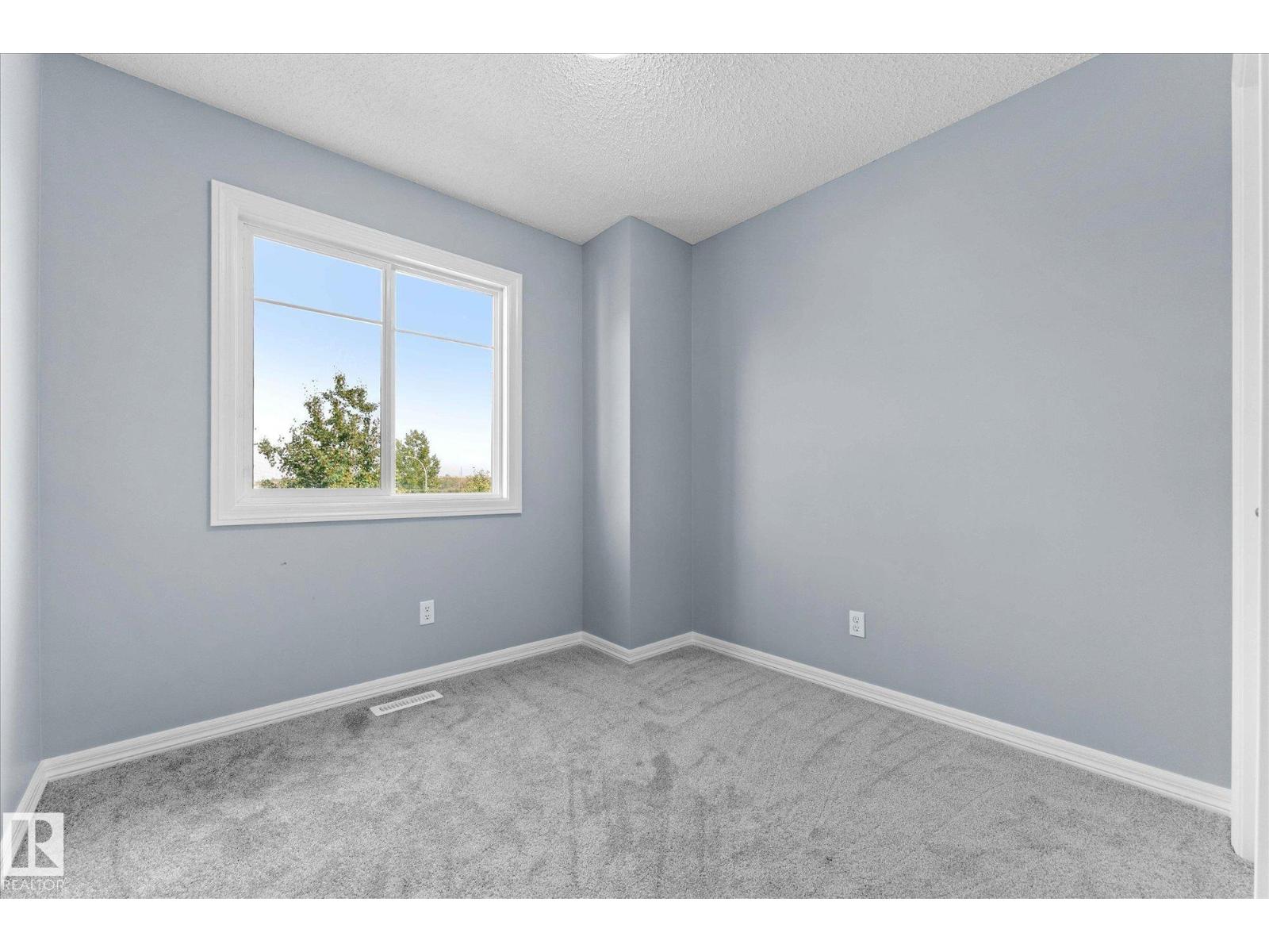 Photo 26 of 40 1404 Hermitage Rd Nw, Edmonton AB