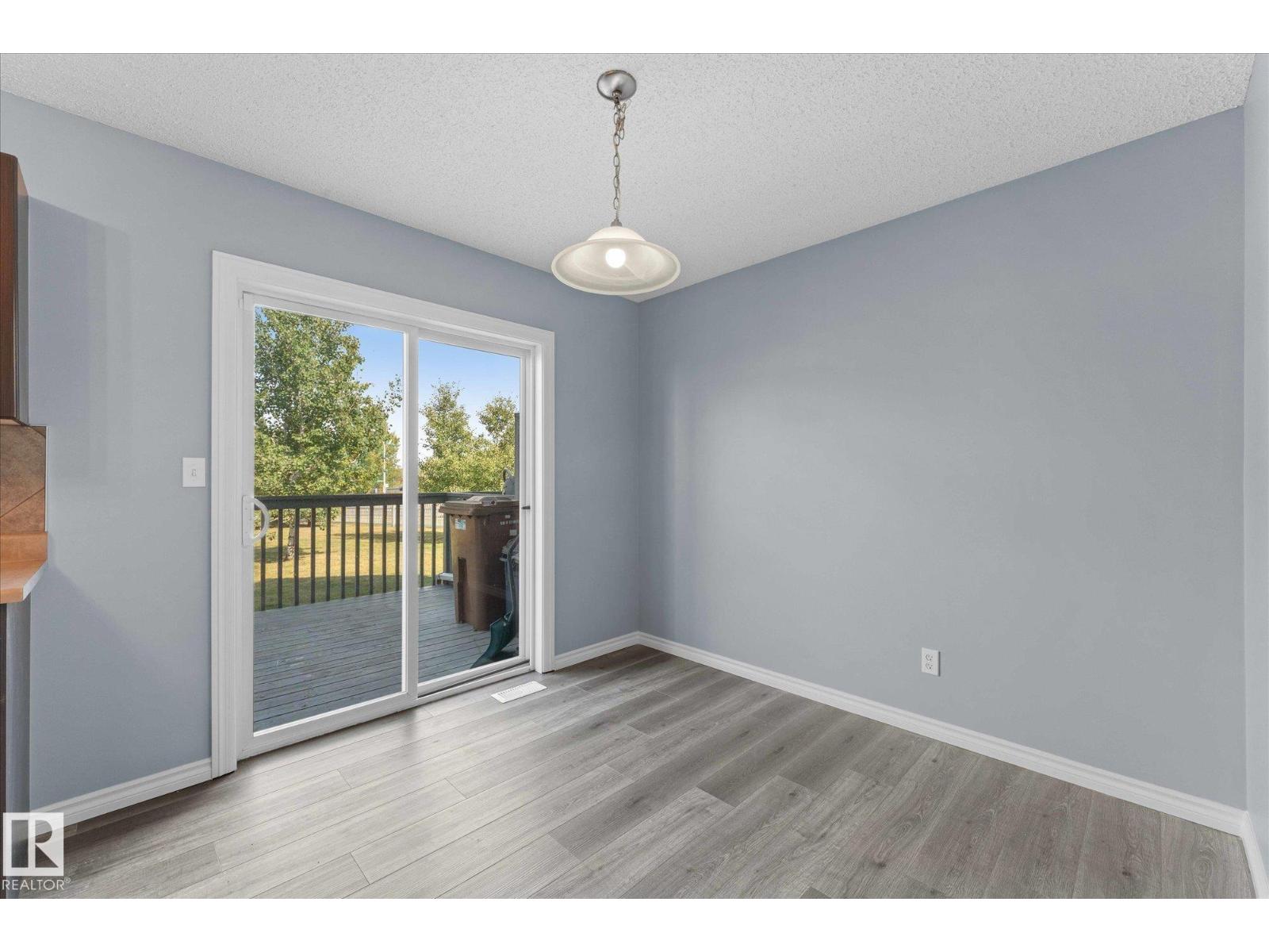 Photo 7 of 40 1404 Hermitage Rd Nw, Edmonton AB