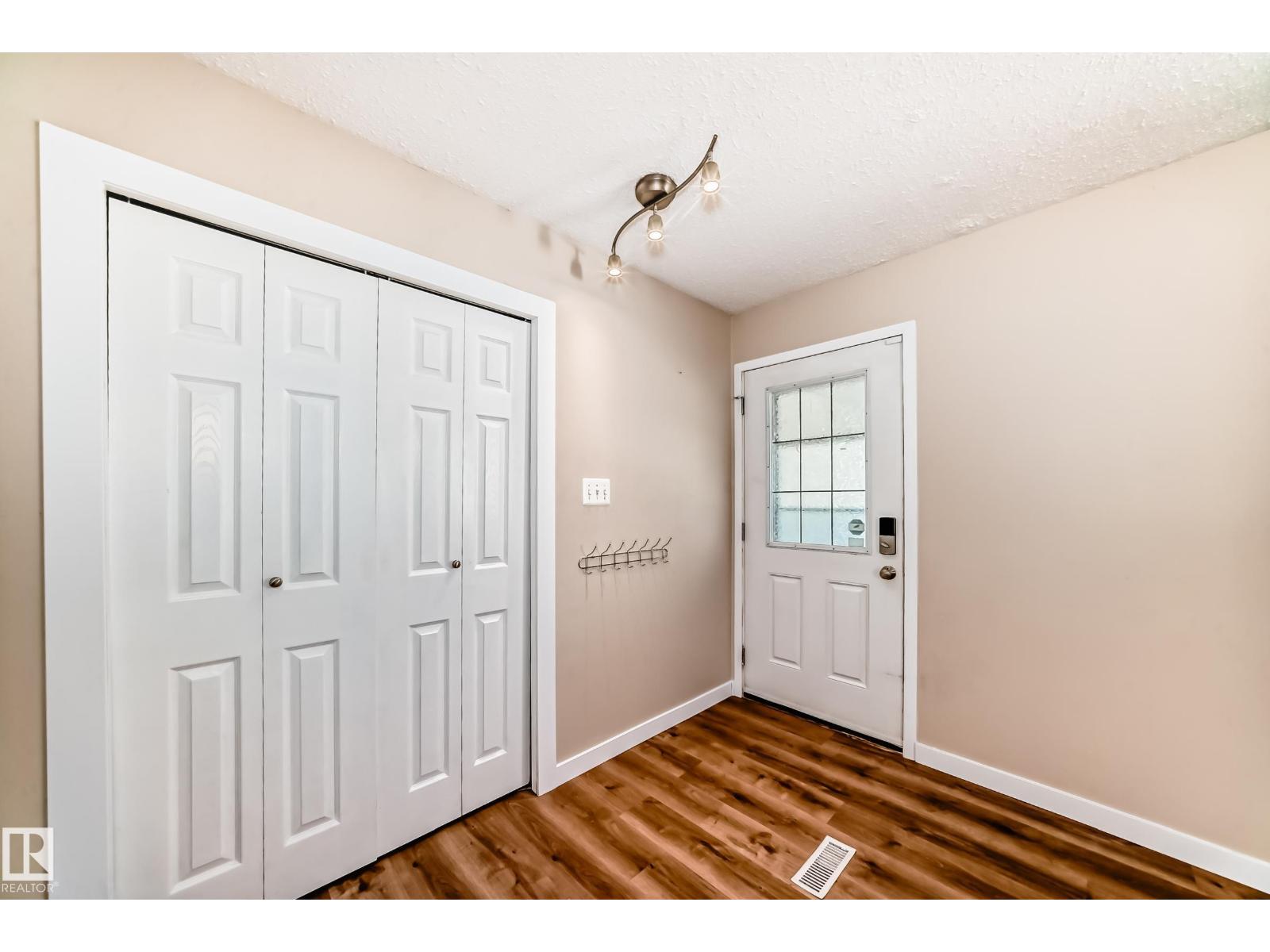 Photo 4 of 3605 41 St, Leduc AB