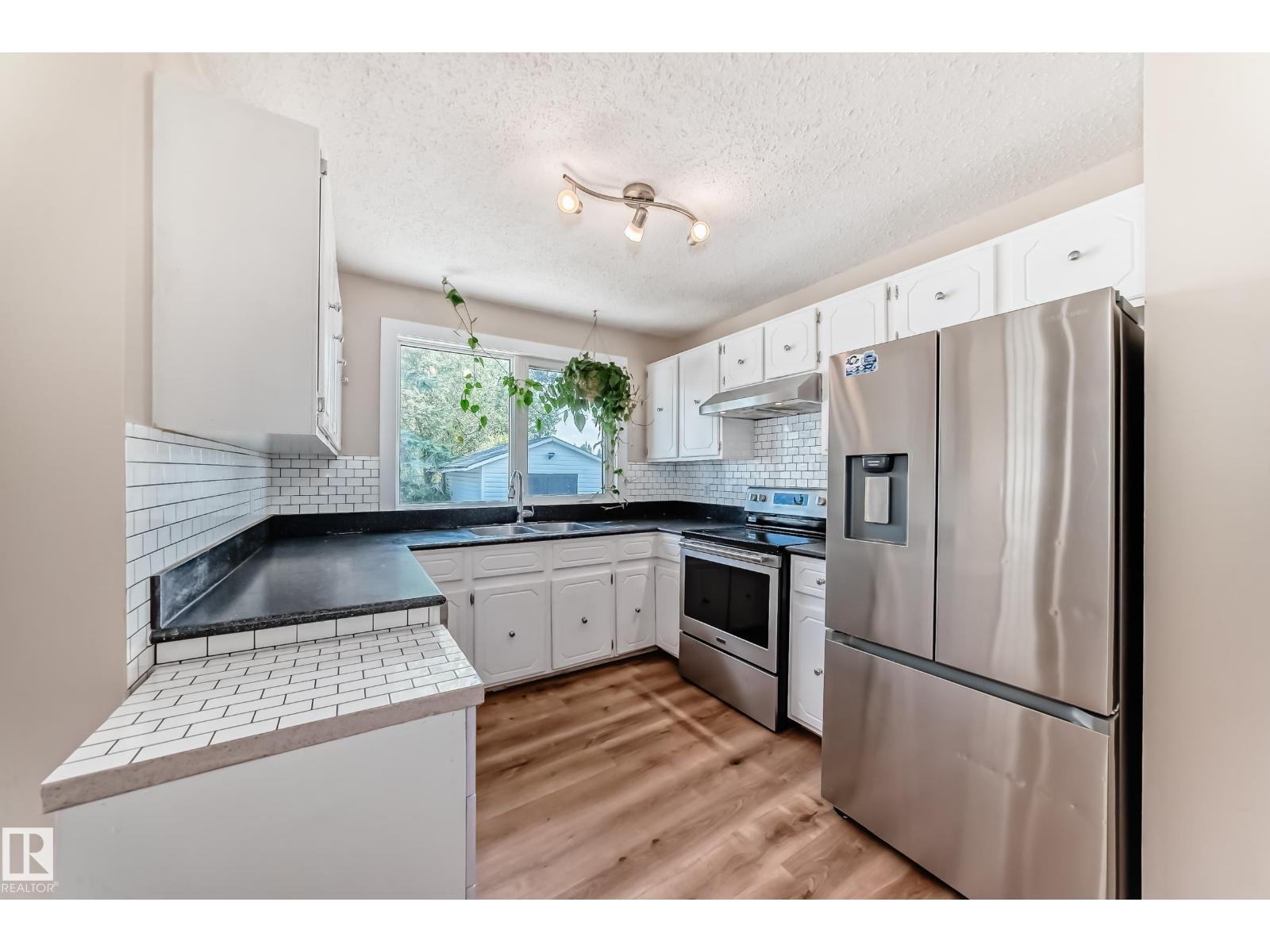 Photo 5 of 3605 41 St, Leduc AB