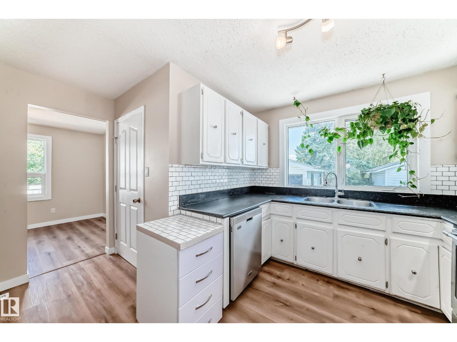 Photo 7 of 3605 41 St, Leduc AB