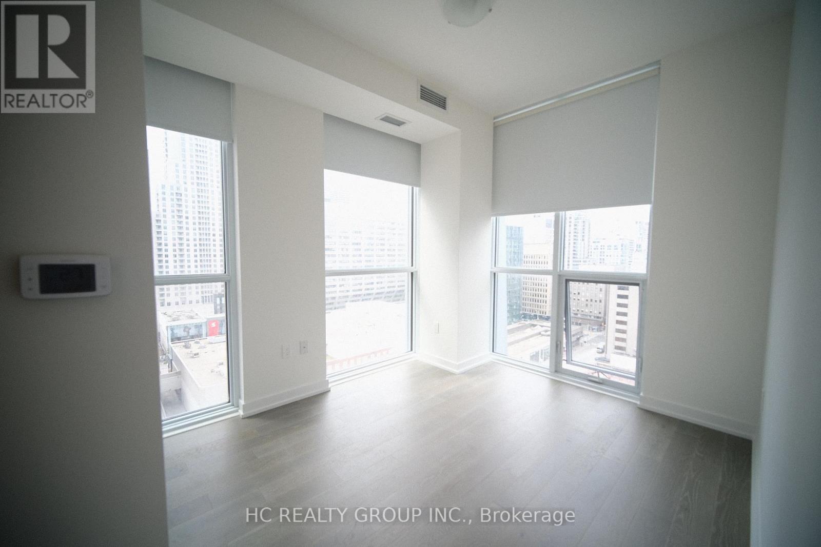 Photo 5 of 1302 1 Yorkville Avenue, Toronto ON