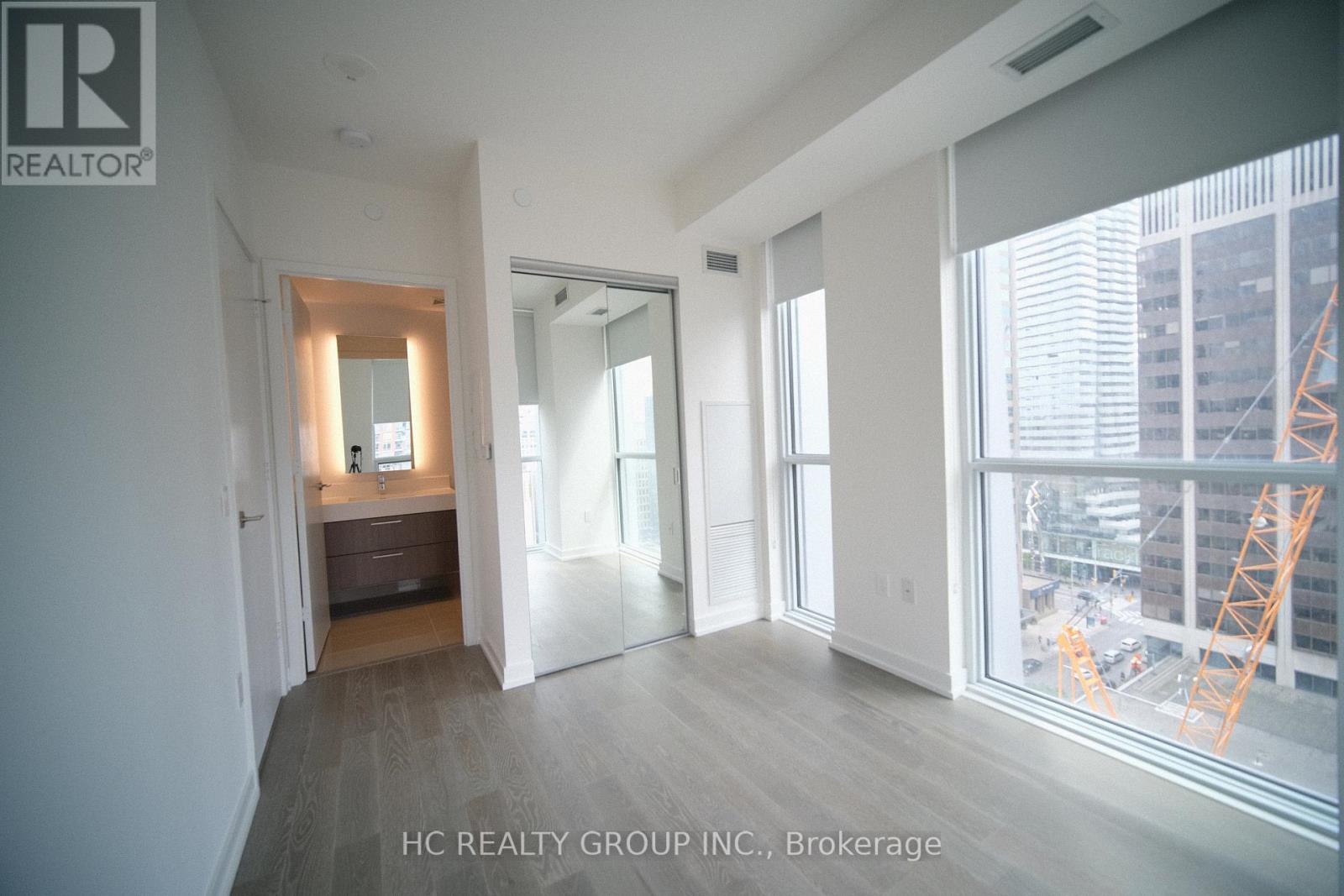 Photo 7 of 1302 1 Yorkville Avenue, Toronto ON