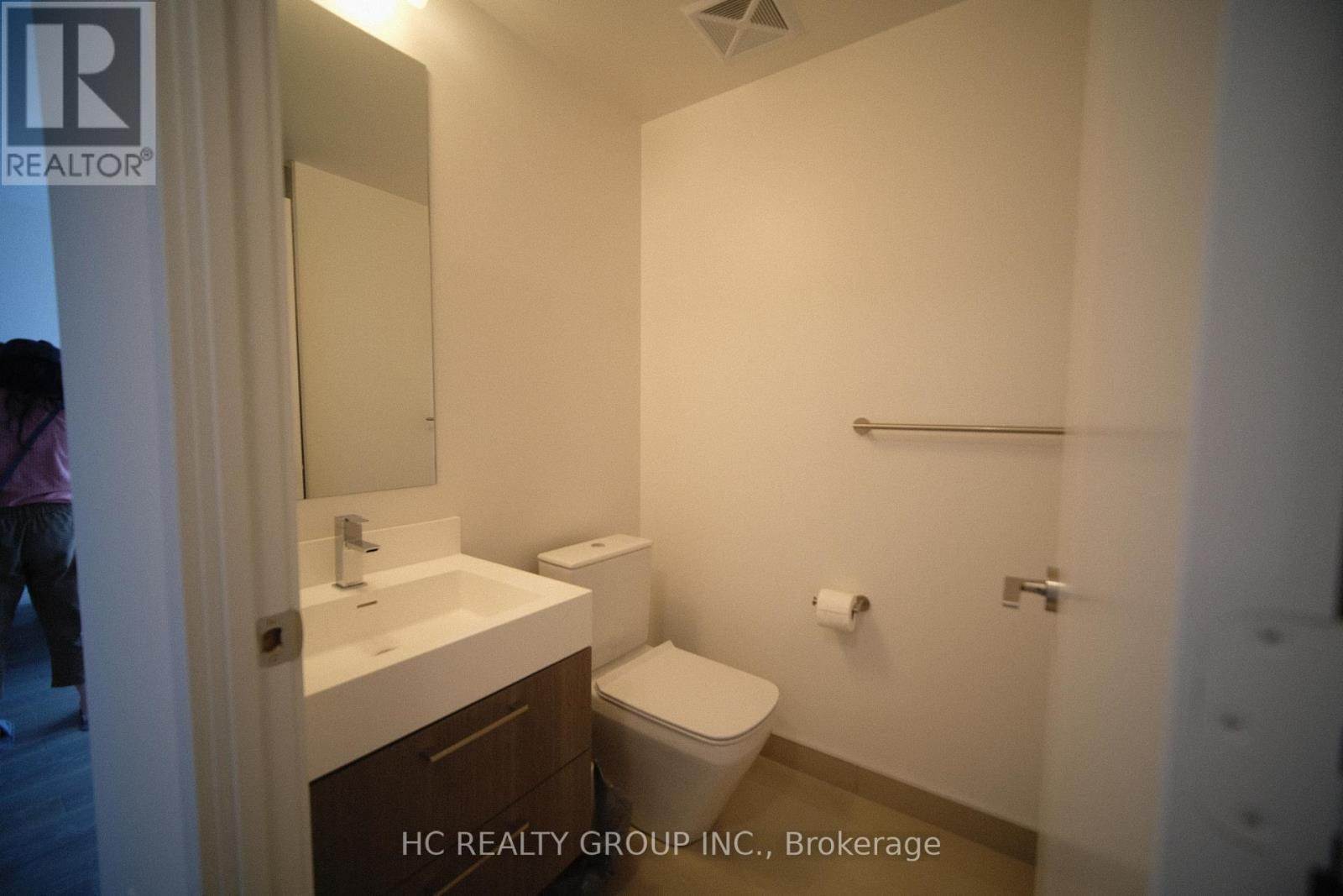 Photo 8 of 1302 1 Yorkville Avenue, Toronto ON