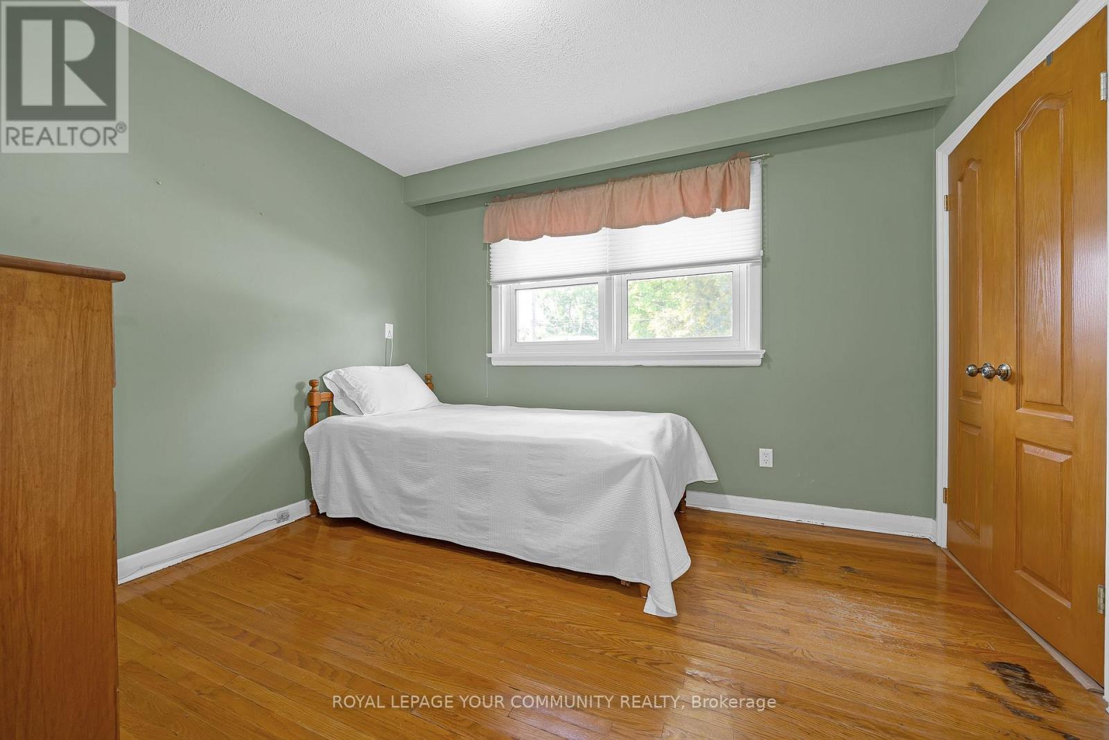 Photo 11 of 9 Theresa Avenue, Toronto ON