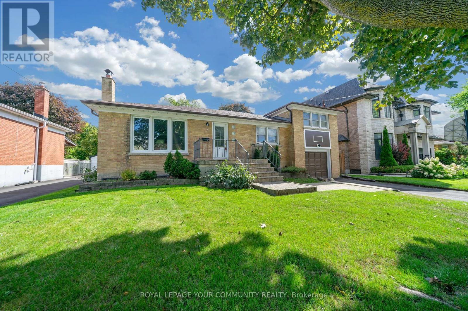 Photo 2 of 9 Theresa Avenue, Toronto ON