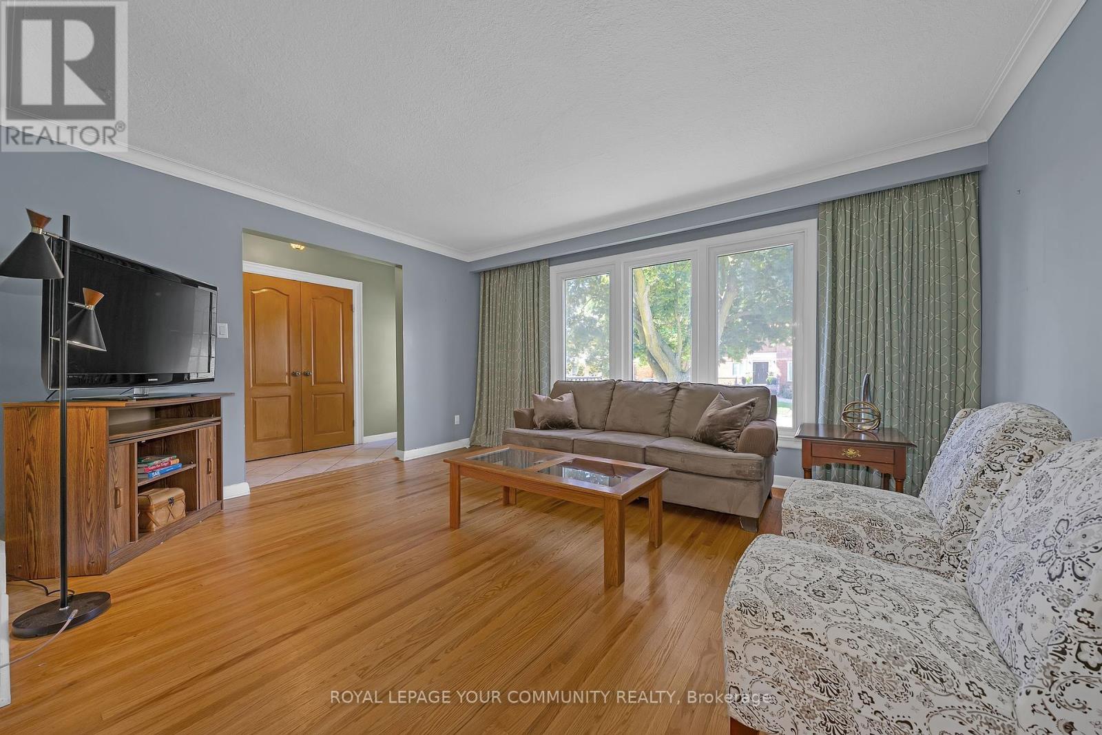 Photo 6 of 9 Theresa Avenue, Toronto ON