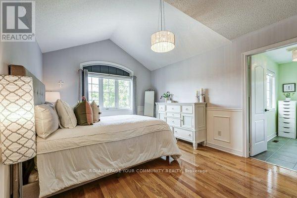 Photo 23 of 61 Deerwood Crescent, Richmond Hill ON