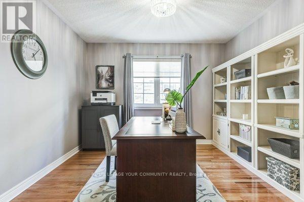 Photo 25 of 61 Deerwood Crescent, Richmond Hill ON