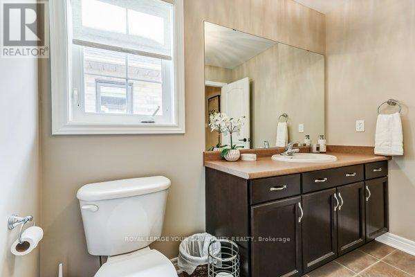 Photo 26 of 61 Deerwood Crescent, Richmond Hill ON