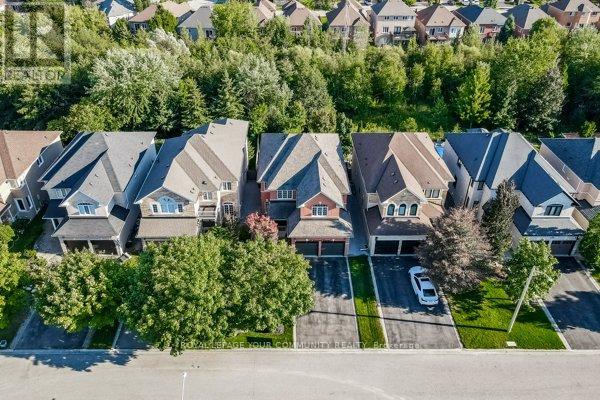 Photo 3 of 61 Deerwood Crescent, Richmond Hill ON