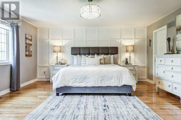 Photo 20 of 61 Deerwood Crescent, Richmond Hill ON