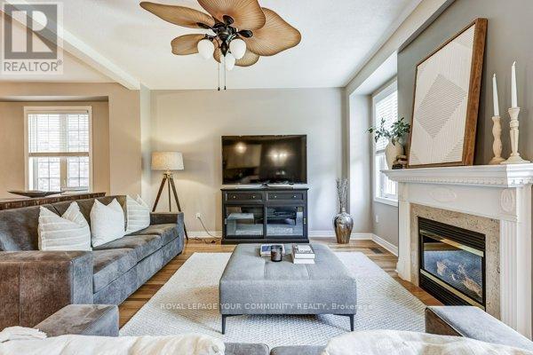Photo 8 of 61 Deerwood Crescent, Richmond Hill ON