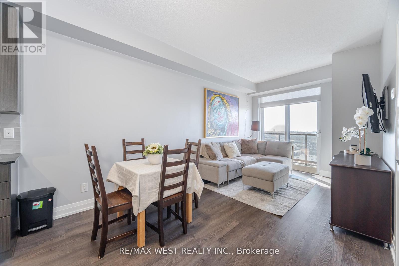 Photo 13 of 1704 3700 Highway 7, Vaughan ON