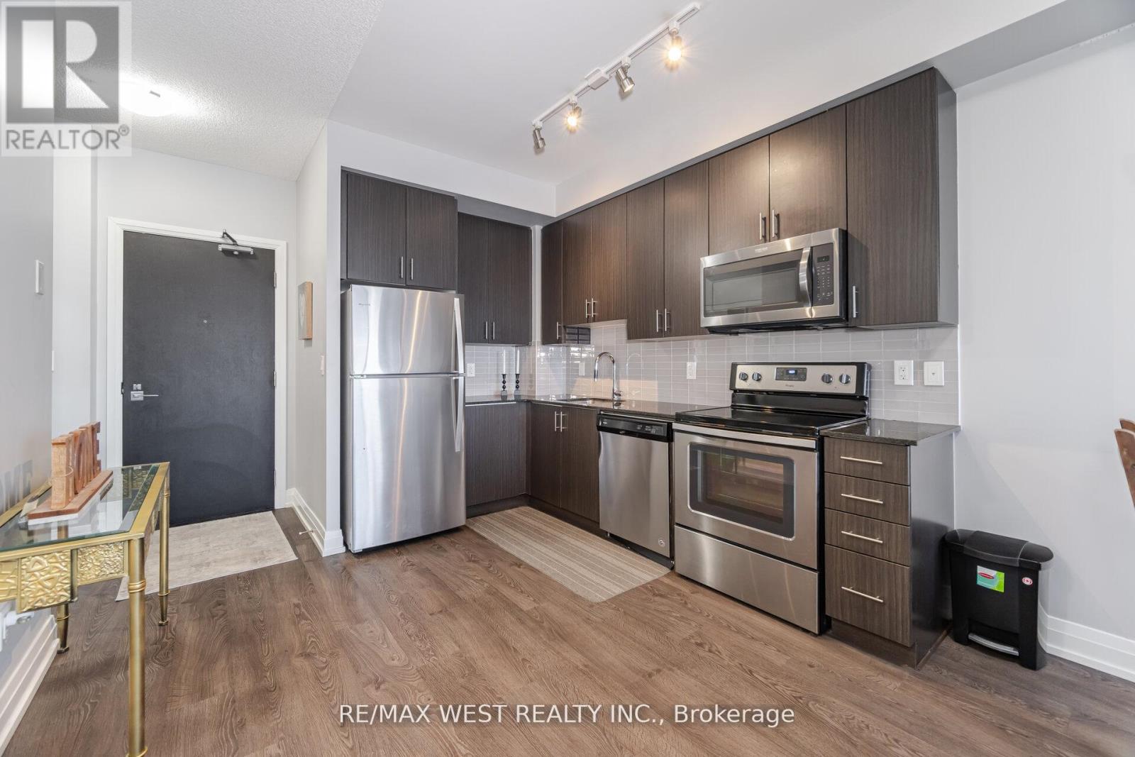 Photo 7 of 1704 3700 Highway 7, Vaughan ON