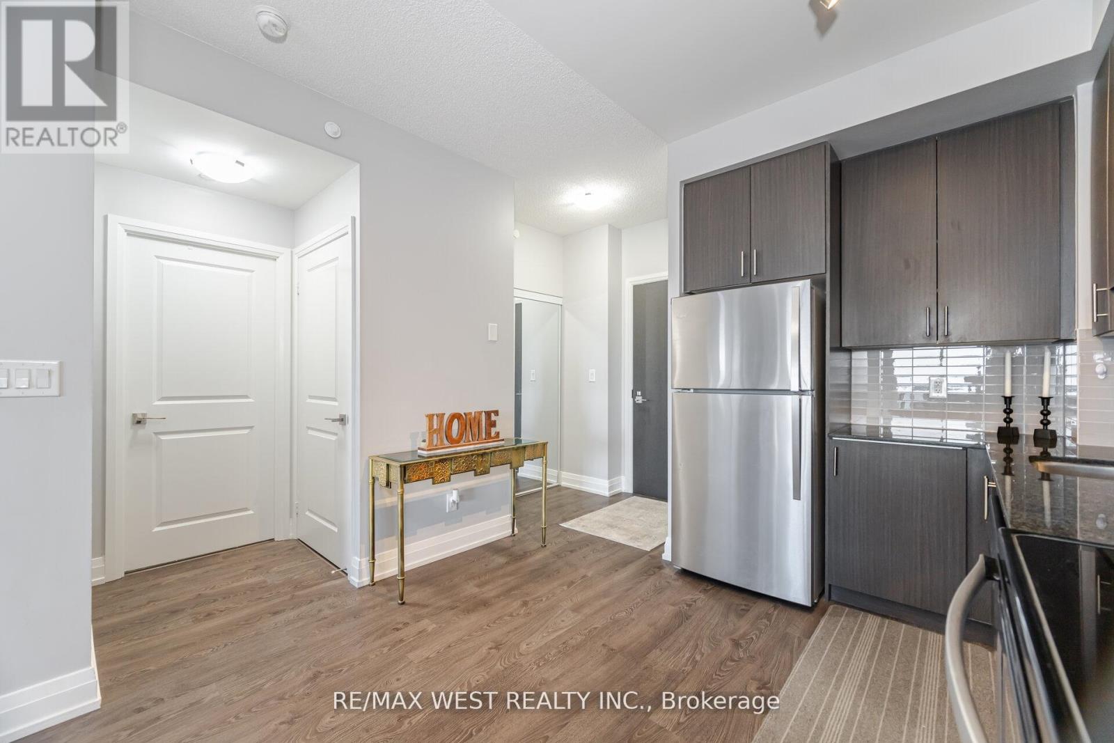 Photo 8 of 1704 3700 Highway 7, Vaughan ON