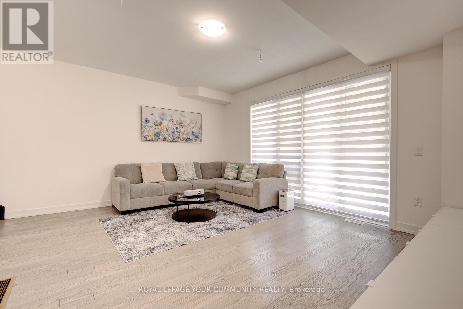 Photo 10 of 16 Glenngarry Crescent, Vaughan ON