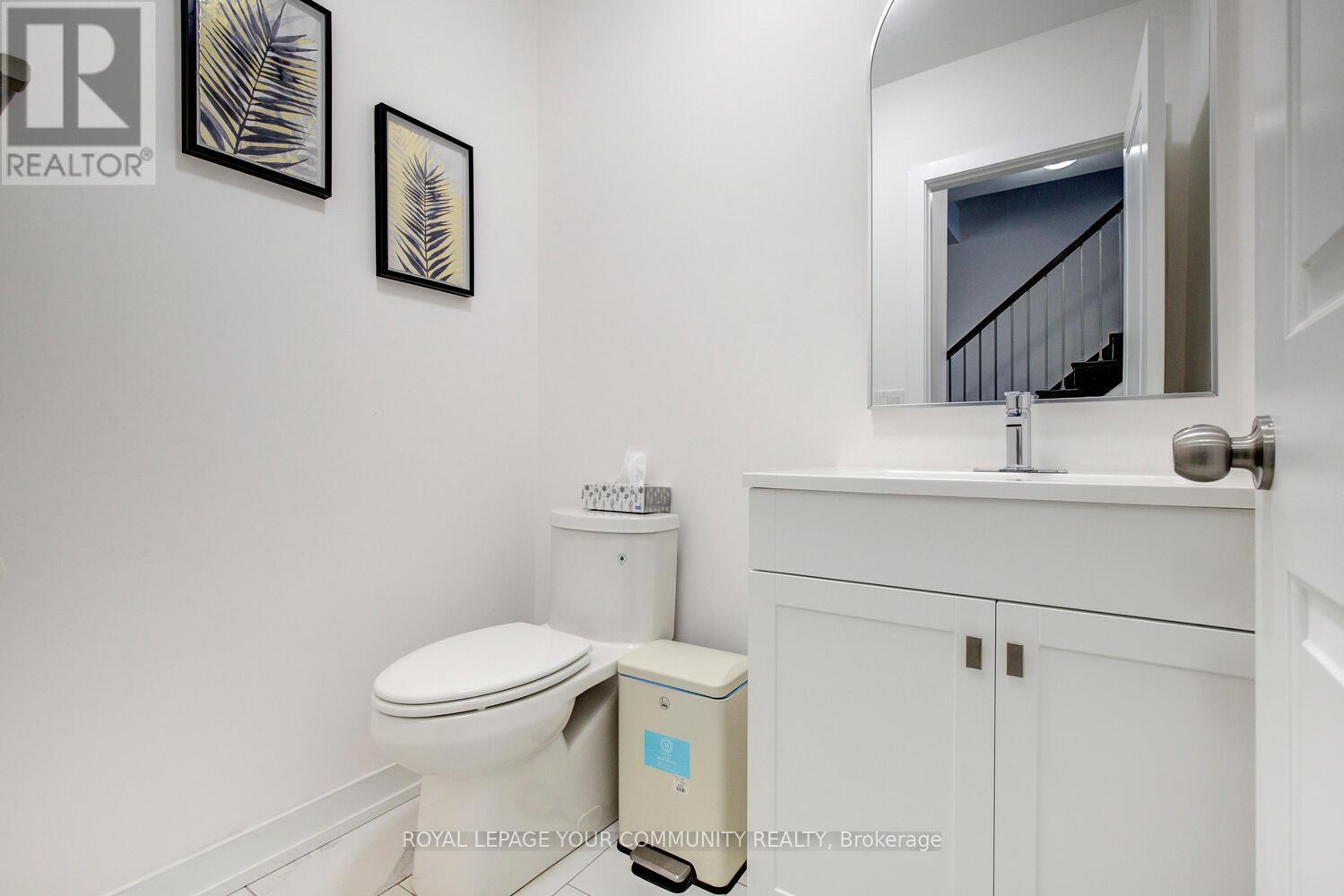 Photo 13 of 16 Glenngarry Crescent, Vaughan ON