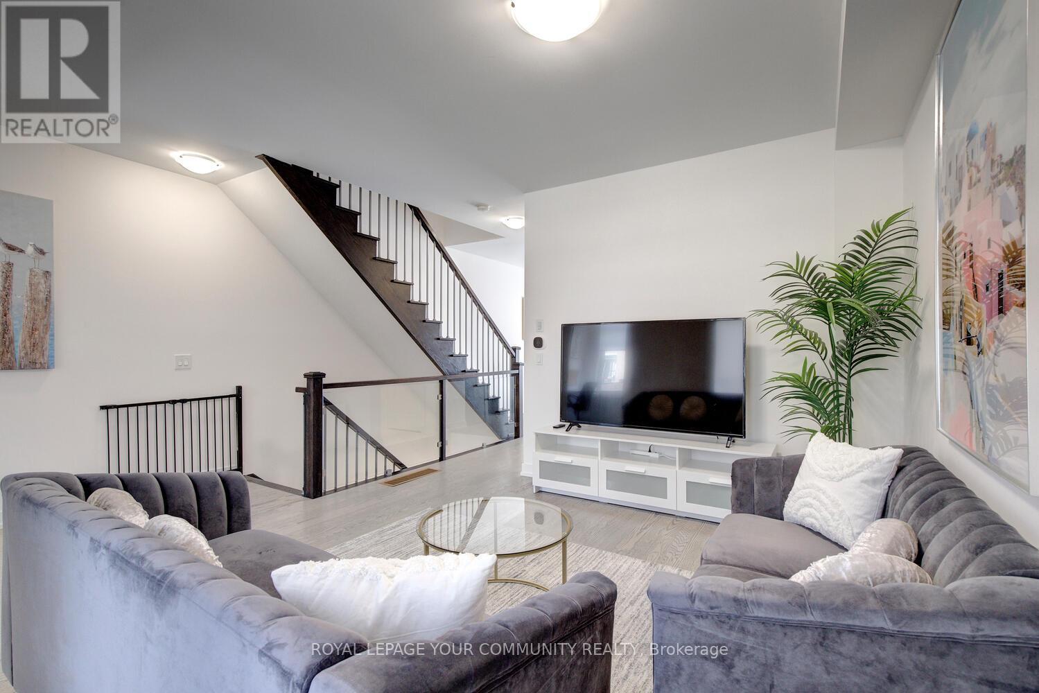 Photo 15 of 16 Glenngarry Crescent, Vaughan ON