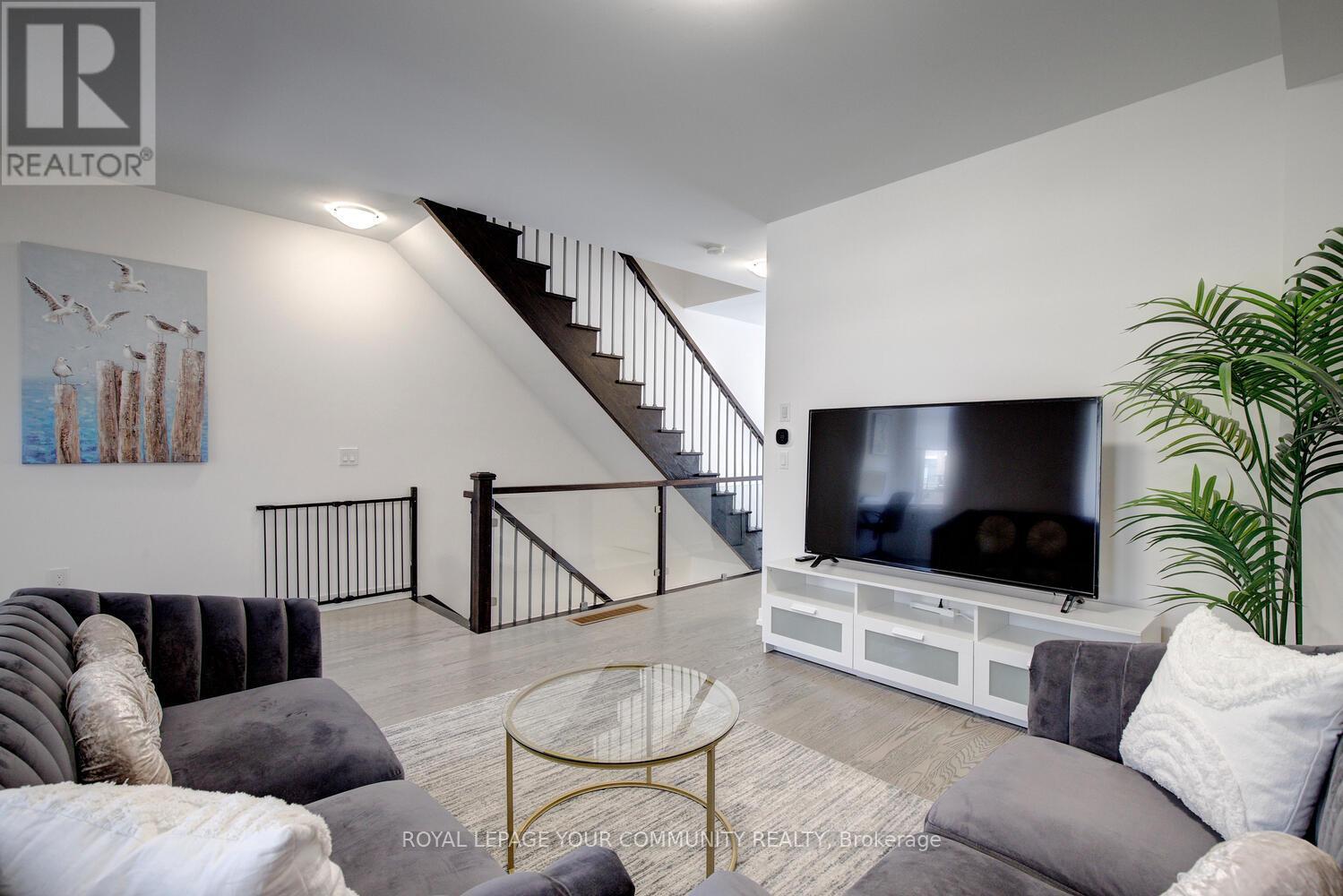 Photo 17 of 16 Glenngarry Crescent, Vaughan ON