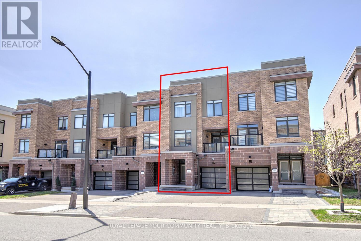 Photo 2 of 16 Glenngarry Crescent, Vaughan ON