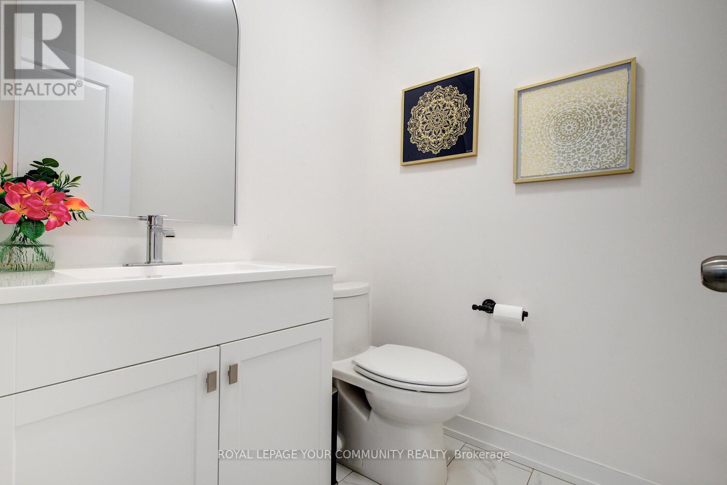 Photo 21 of 16 Glenngarry Crescent, Vaughan ON