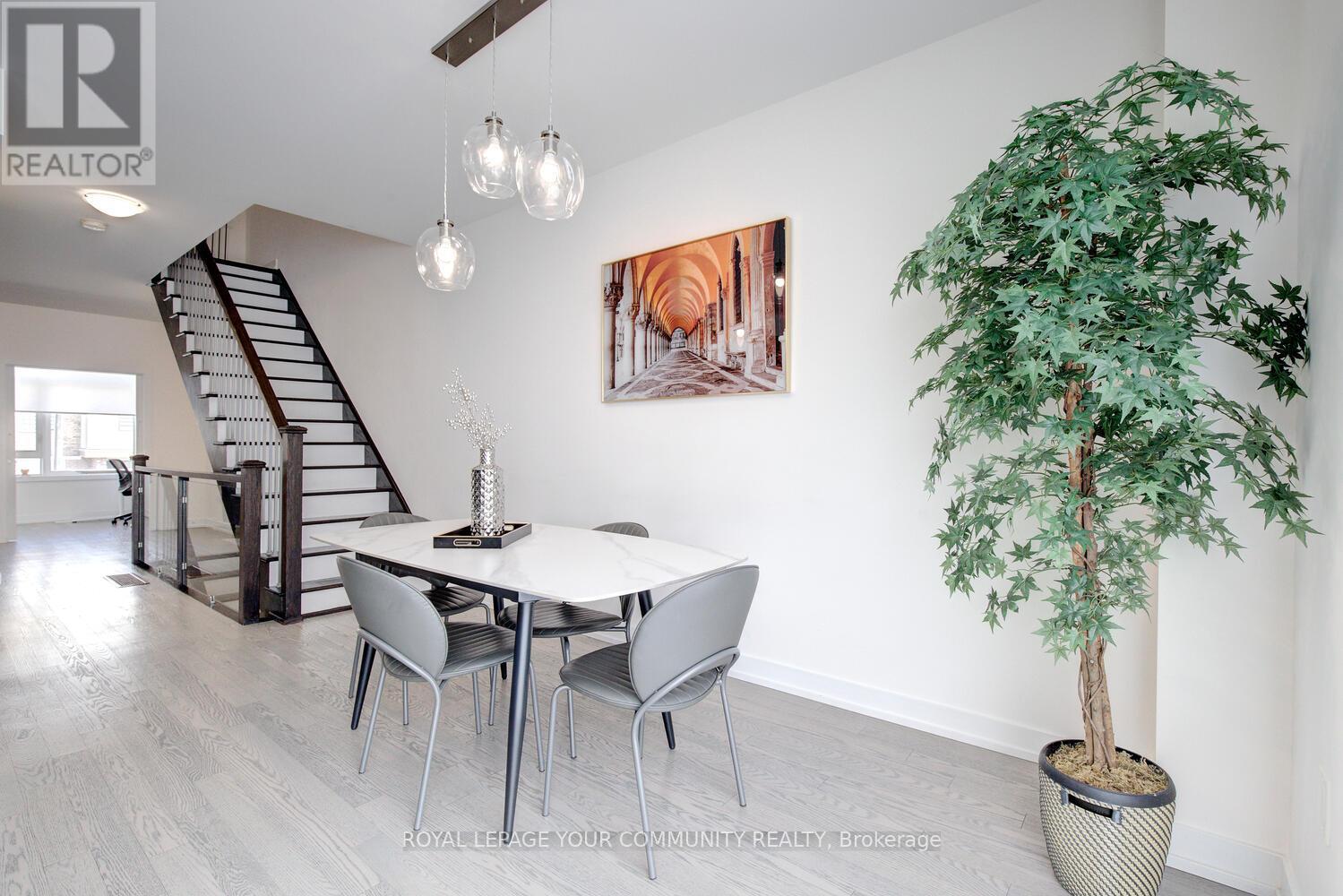 Photo 25 of 16 Glenngarry Crescent, Vaughan ON