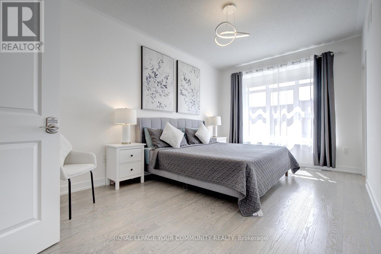 Photo 31 of 16 Glenngarry Crescent, Vaughan ON