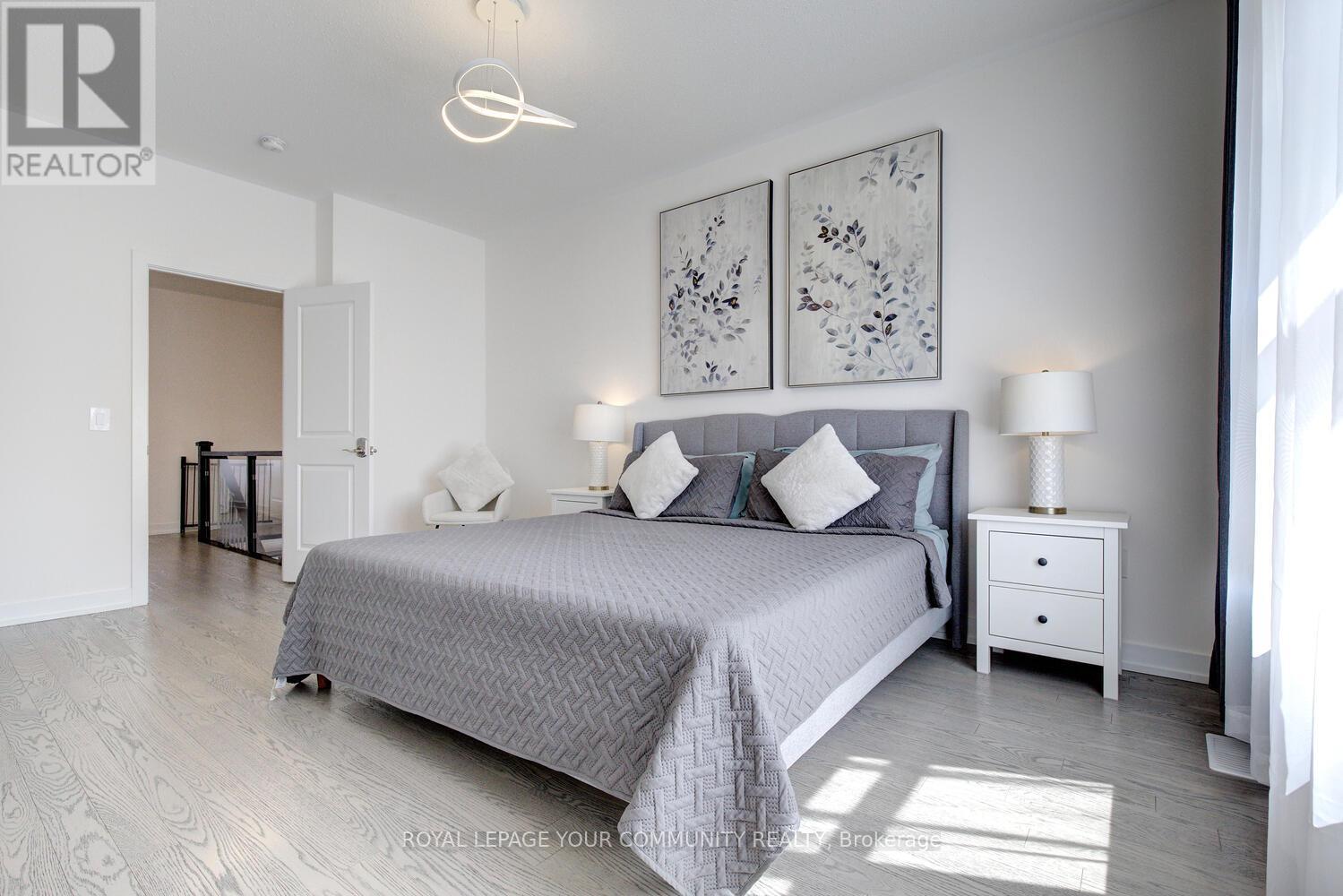 Photo 32 of 16 Glenngarry Crescent, Vaughan ON